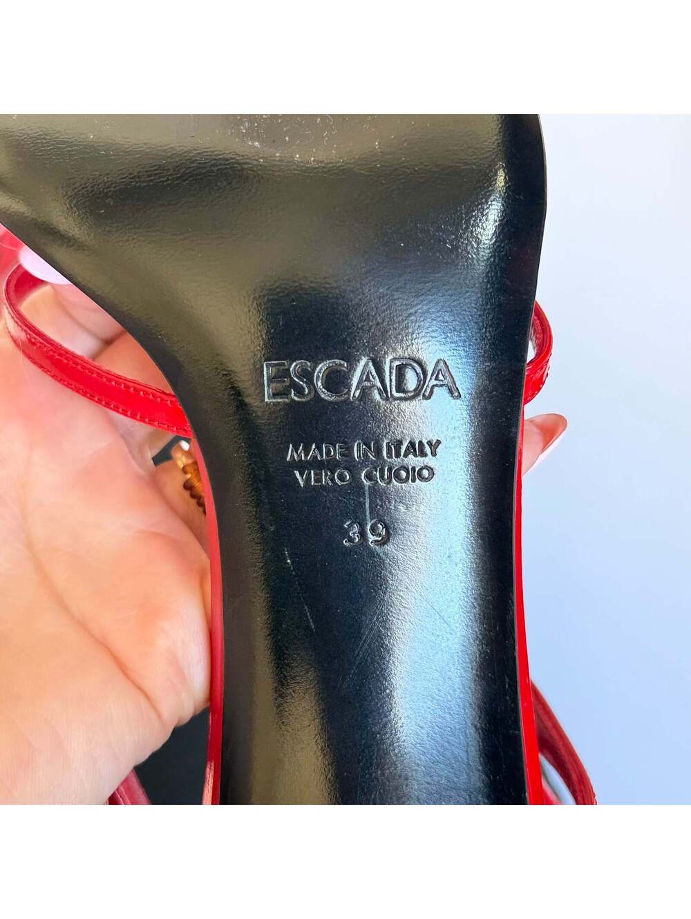 Escada - Picture 3 of 8